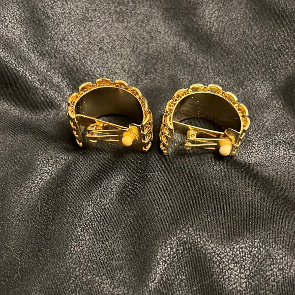 Gold clip on earrings - Picture 2 of 3